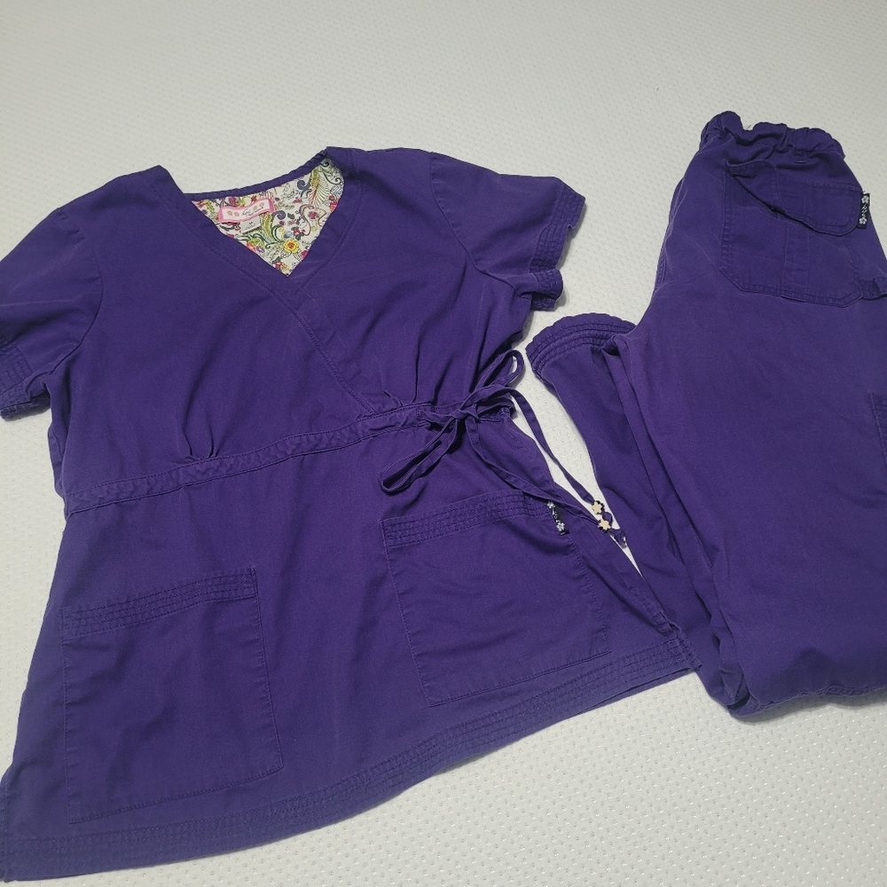Medium scrub set (Koi)